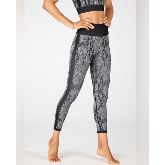 Fabletics High-Waisted Seamless Snakeskin Grey & Black Legging. Size XS - Picture 3 of 7